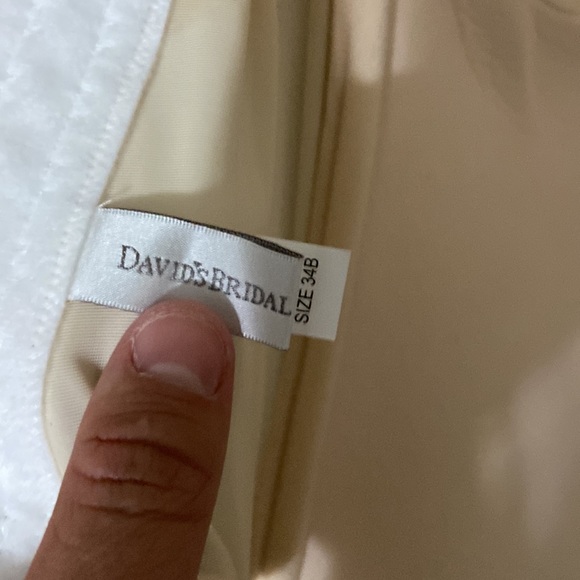 David’s Bridal Wedding Dress Size 6 - Picture 9 of 14